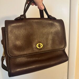 Vintage Coach Court bag in Mahogany. In good condition.